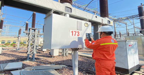 https://greenbuild.vn/image/cache/catalog/tin-tuc/greenbuild-ho-tro-tuyen-truyen-tinh-hinh-nang-nong-hoa-don-tien-dien-tang-cao-2-574x300.jpg